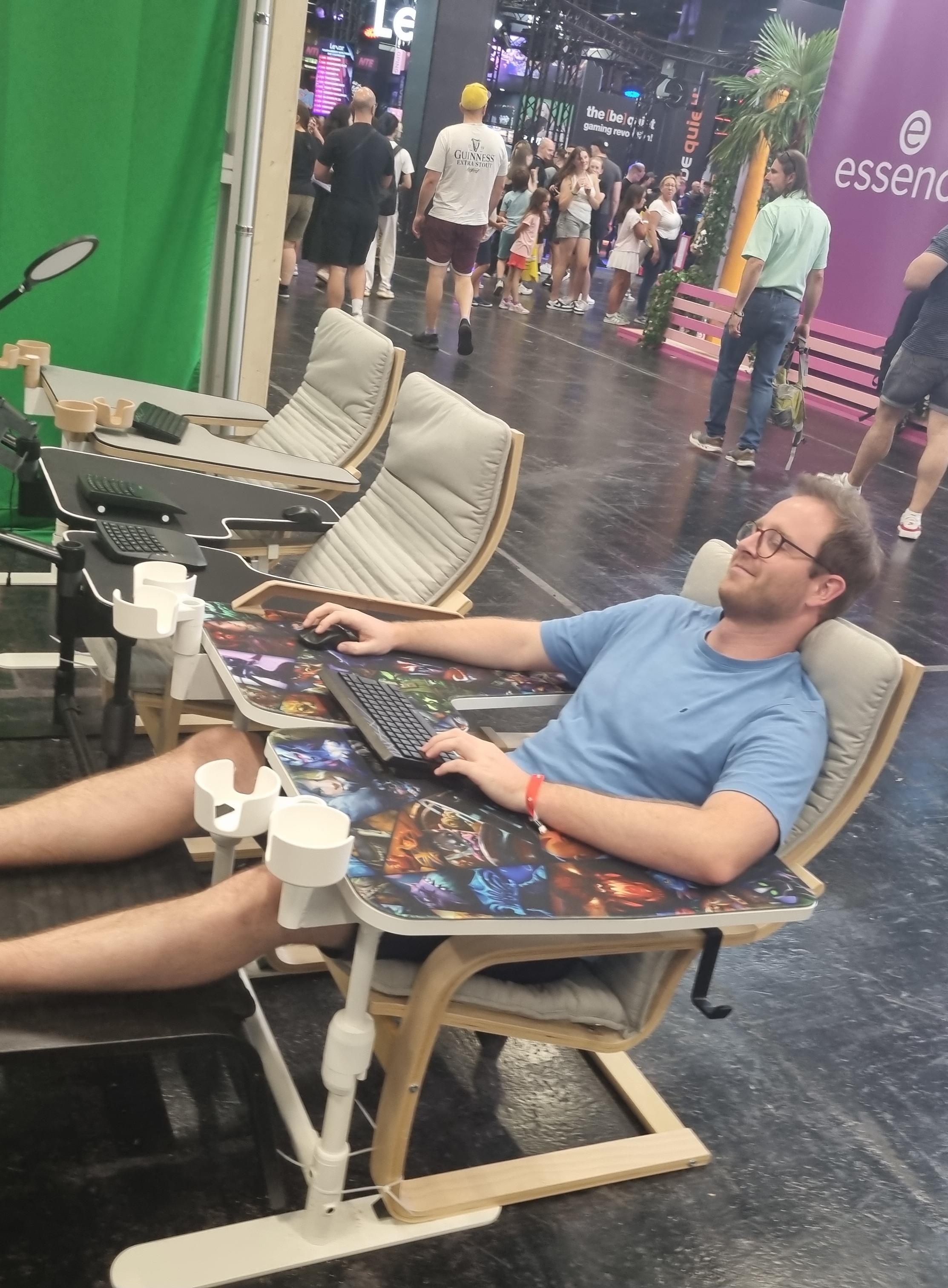 Load video: Saloon Desk At Gamescom 2025